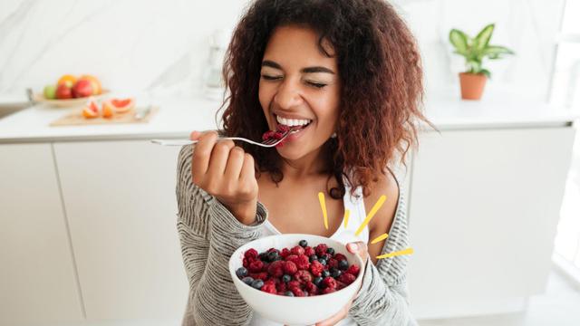 Sou dermatologista e garanto: "A alimentação tem papel fundamental na saúde da pele e na produção de colágeno"