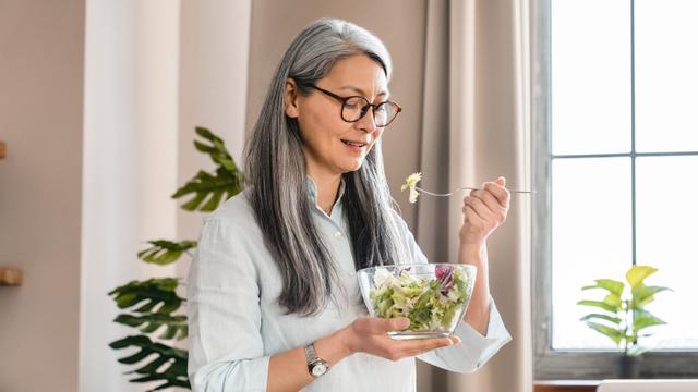 As 4 mudanças mais fáceis de fazer na dieta para ter uma vida mais longa, segundo especialista de Harvard