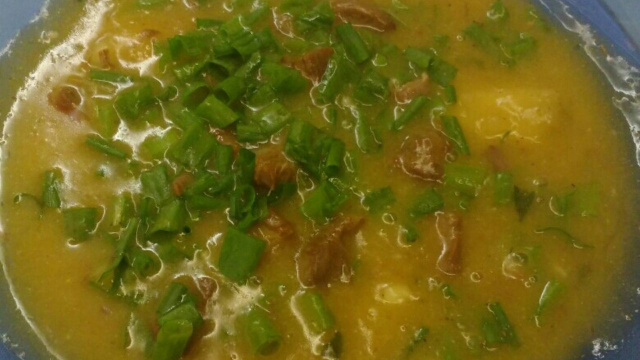 Seja caldo de mandioca com carne ou frango, as duas versões são uma delícia! (Créditos: TudoGostoso/Marinei Alves)