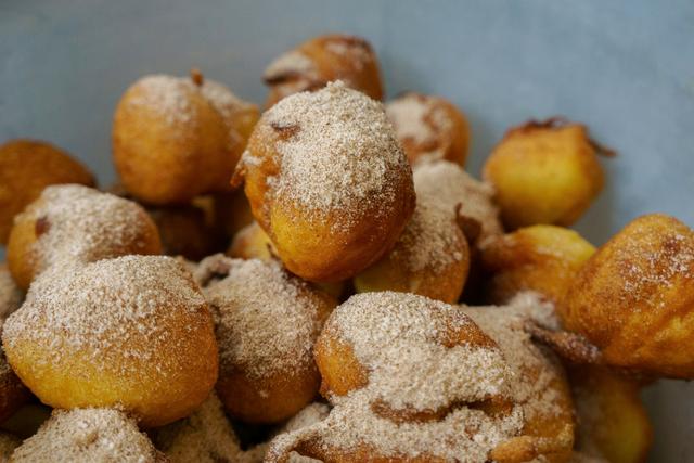 Aprendi com um chef como fazer um bolinho de chuva beeeeem sequinho: essa vai ser a melhor dica que você vai ver essa semana