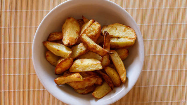 Batata rústica na airfryer: o segredo para ficar crocante por fora e macia por dentro como a de restaurante