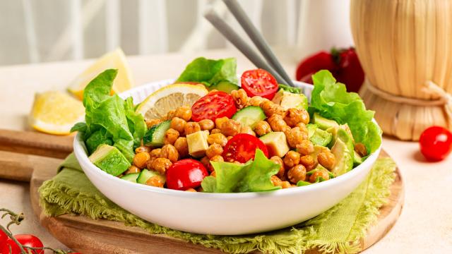Não gosta de salada? Essa receita vai mudar seu jeito de consumir alimentos saudáveis, o molho é uma delícia