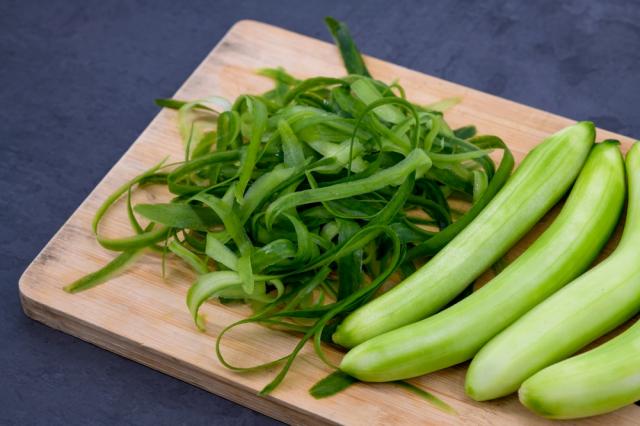 Se você tem cascas de pepino, você tem um tesouro: 5 maneiras de usá-las em casa sem jogá-las fora