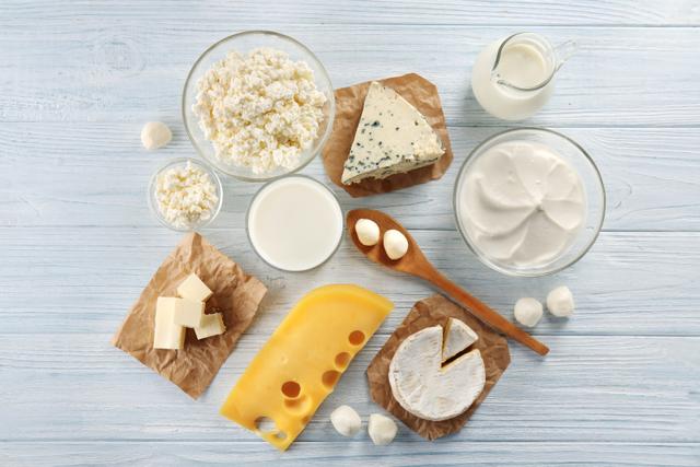 Nutricionista revela o queijo MAIS PROTEICO e indispensável para quem quer emagrecer