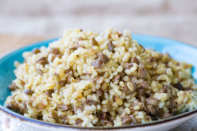 Para comer o ano todo! Arroz com lentilha é uma das combinações mais saudáveis para as refeições do dia a dia; veja como fazer