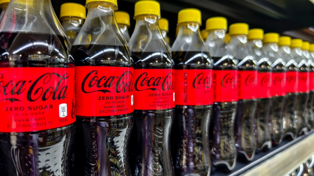 Coca-Cola sem cafeína chega ao Brasil: afinal, ela é mais saudável que a versão tradicional?