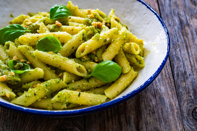 Macarrão ao pesto com castanha-de-caju: receita fácil, rápida e cheia de sabor