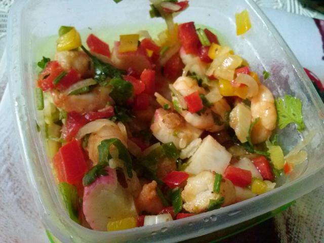 Salada de camarão com kani (Créditos: TudoGostoso)