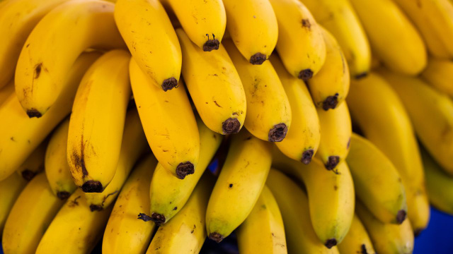 Esqueça a bancada da cozinha e a geladeira: guarde suas bananas aqui e elas ficarão frescas por muito mais tempo