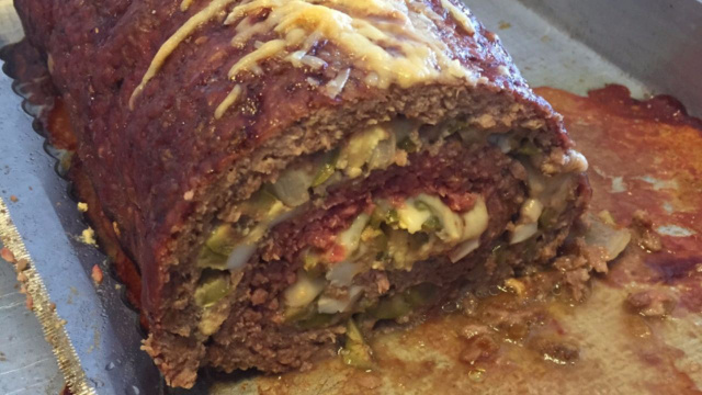 Rocambole de carne é uma das melhores maneiras de variar o preparo de carne moída (Créditos: TudoGostoso)