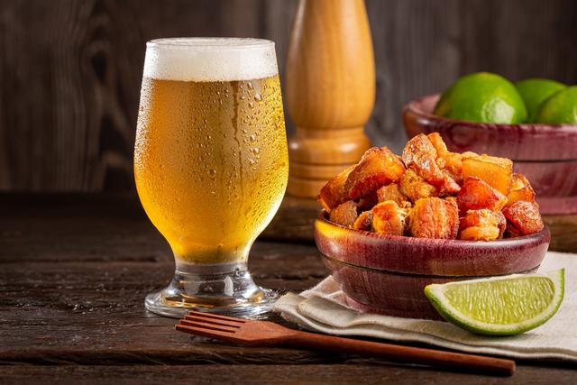 Torresmo na airfryer dá certo? Bora pururucar o porco e deixar mais crocante que o do boteco!