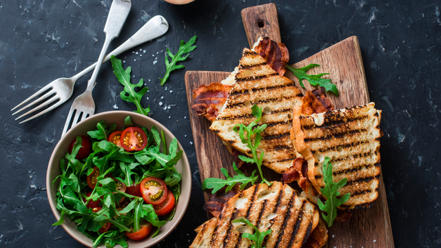 Grill para fazer sanduíches? Conheça todas as funcionalidades do aparelho antes de comprar um