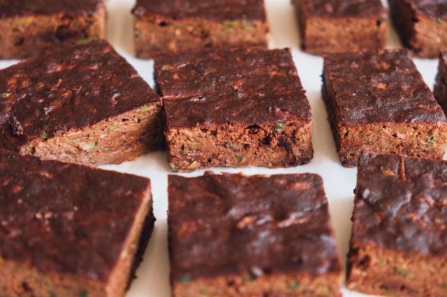 Brownie de abobrinha: você não vai acreditar na textura e no sabor desse doce mais saudável!