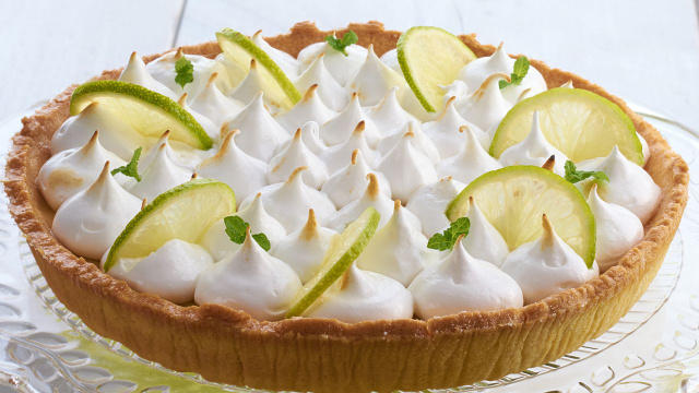 Essa torta de limão é a favorita do almoço de domingo da minha família há mais de 40 anos, ninguém resiste!