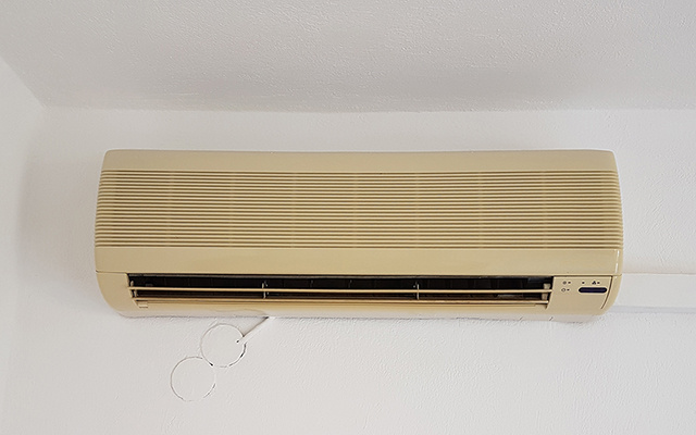 O truque caseiro que elimina o amarelado do ar-condicionado com usando um ingrediente que todo mundo tem em casa