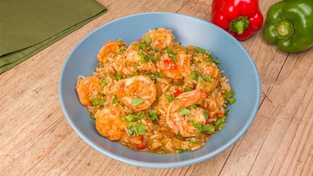 Arroz de camarão cremoso: receita fácil vale por uma refeição completa e só precisa de uma panela!