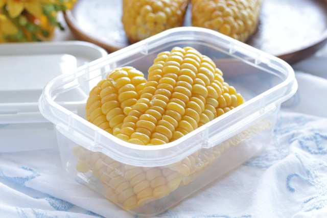 Como cozinhar uma espiga de milho no micro-ondas: fica pronto em cinco minutos