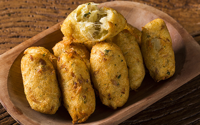 Como fazer bolinho de bacalhau crocante: a minha receita de família tem um passo a passo simples e fica pronto rapidinho