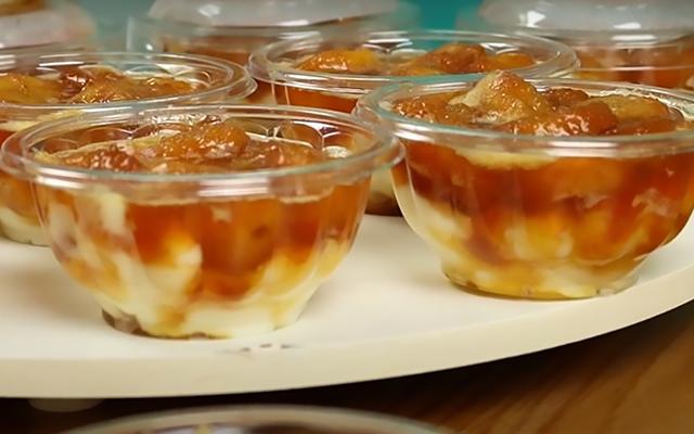 Sempre faço essa sobremesa de banana caramelizada no pote para vender e para comer com meus filhos