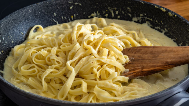 Essa mistura simples transformou meu molho caseiro e agora ele fica mais encorpado sem precisar de creme de leite