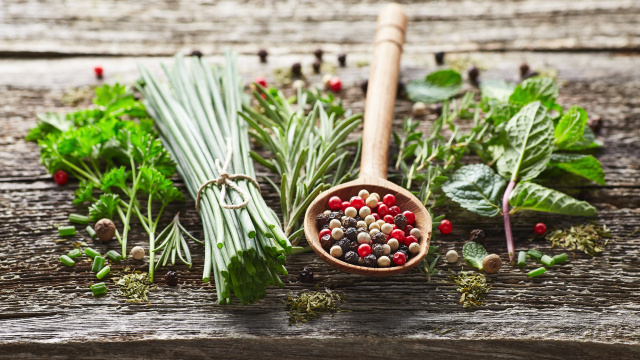 Essas são as ervas e especiarias que você precisa consumir se quiser desinflamar o organismo: quase todo mundo tem elas em casa