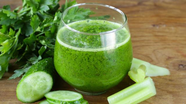Este é o suco verde perfeito para baixar o açúcar no sangue: você pode prepará-lo em poucos minutos.