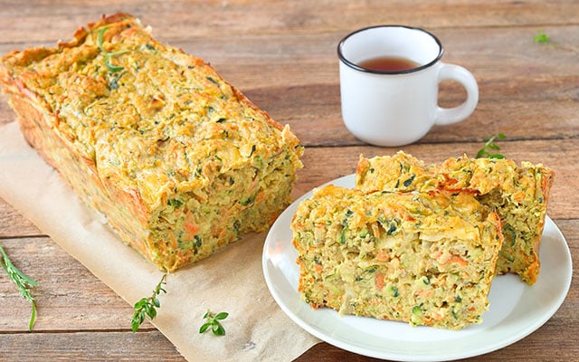 Bolo salgado de legumes sem farinha: a receita viral de 5 ingredientes para um jantar rápido e rico em proteínas