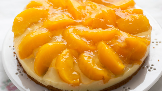 A sobremesa dos sonhos: essa torta de pêssego é tão leve que derrete na boca