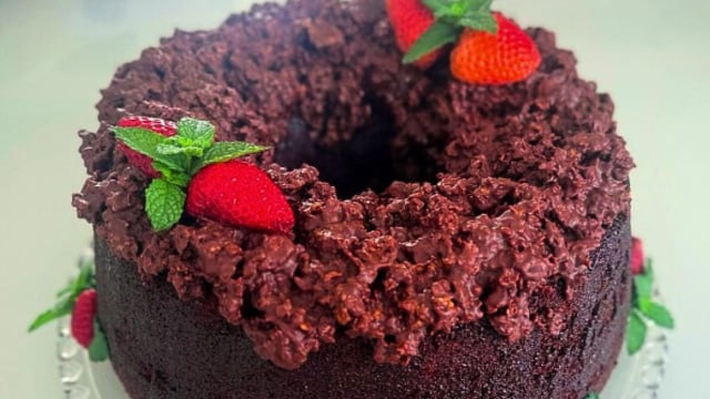 Inventei pra minha mãe celíaca uma versão do crunch cake sem glúten e ela se lambuzou: já anota, salva ou printa a receita