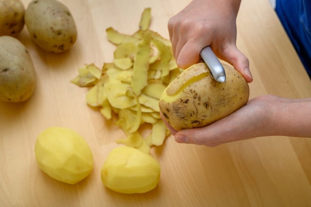 É saudável comer batata com casca? Veja os benefícios e os cuidados necessários antes do consumo