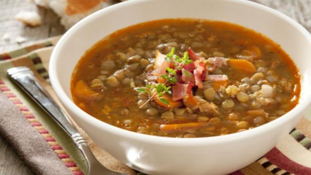 Sopa de lentilha (Créditos: TudoGostoso)