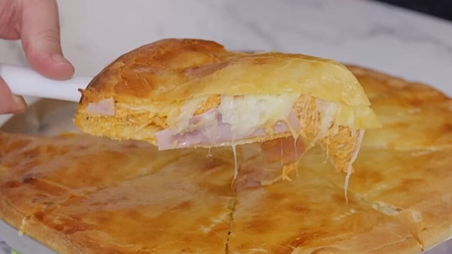 Essa torta pão de frango cremoso é o lanche mais desejado nas férias das crianças aqui em casa. já virou tradição de família