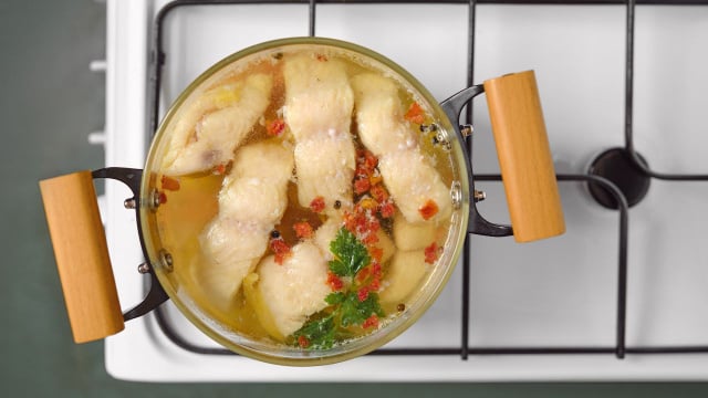 Como tirar cheiro de bacalhau da cozinha: o truque que eu aprendi com a minha vizinha e que mudou minha vida