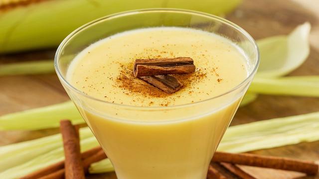 O mingau de milho-verde é um prato cheio de afeto e gostosura (Créditos: Shutterstock)