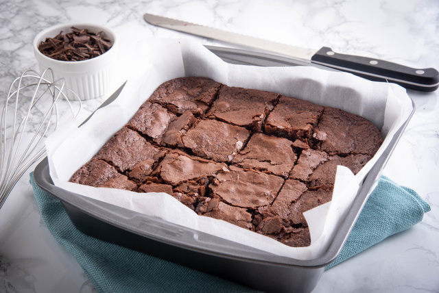 Brownie rápido e fácil pronto em 30 minutos: "Use papel manteiga para não grudar"