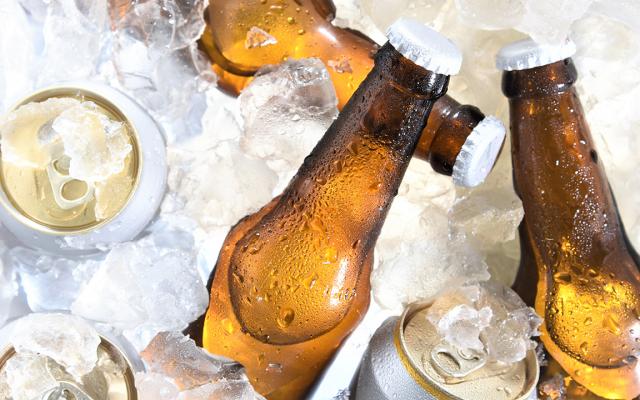 Este é o truque para gelar a cerveja em poucos minutos (sem usar o congelador!)