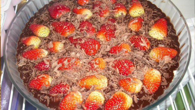 Voltei a ser criança com esse doce de morango com chocolate da minha avó que eu fiz e meus filhos amaram