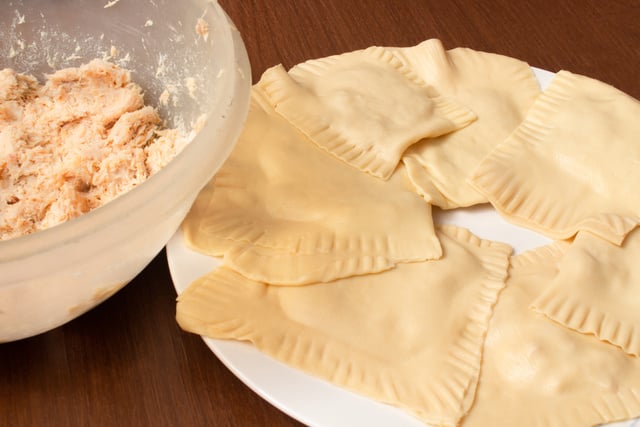Parei de comprar massa pronta depois que testei essa receita de pastel caseiro do TudoGostoso, fica crocante e sequinho