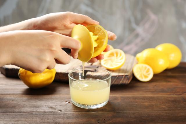 Chega de passar sufoco: truque fácil para conseguir mais suco das frutas cítricas
