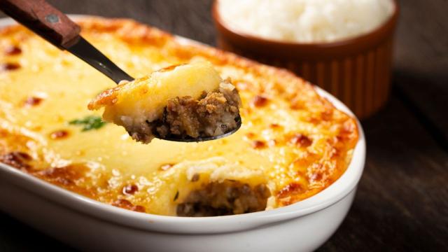 Carne moída com batata de travessa: receita gratinada de família não tem erro e todo mundo adora