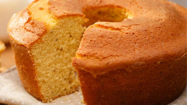 Receita de bolo simples caseiro que aprendi com a minha tia: esse é o segredo para ficar bem fofinho e saboroso