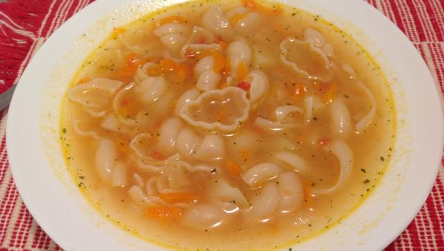 O truque de chef para calcular a quantidade exata de macarrão para fazer a sopa perfeita