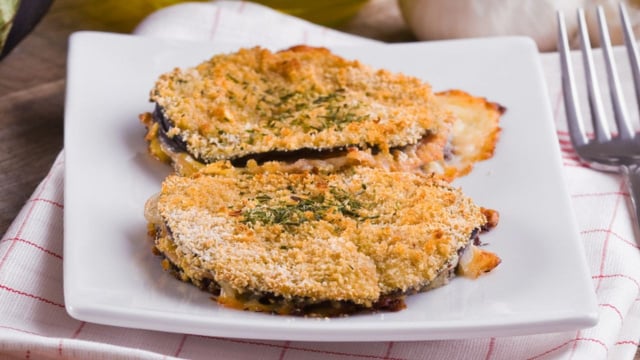 A berinjela empanada precisa de poucos ingredientes para ficar deliciosa (Créditos: TudoGostoso)