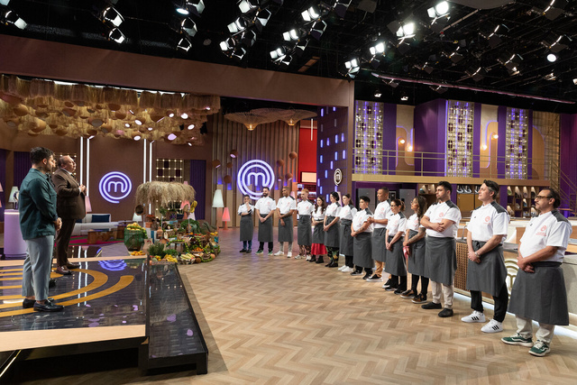 Chefs confeiteiros profissionais reunidos para o desafio de conquistar o troféu de campeão do MasterChef Confeitaria 2025 | Foto: Divulgação/Flickr/BandTV