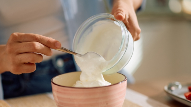 Como fazer iogurte grego em casa com apenas 2 ingredientes, fácil e rápido