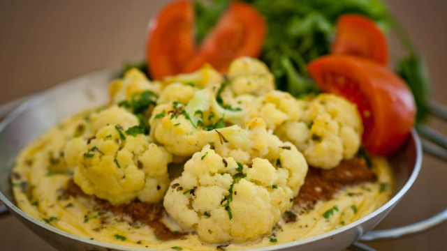 Nada de frango sem graça na panela, experimente essa versão de forno (Créditos: TudoGostoso)