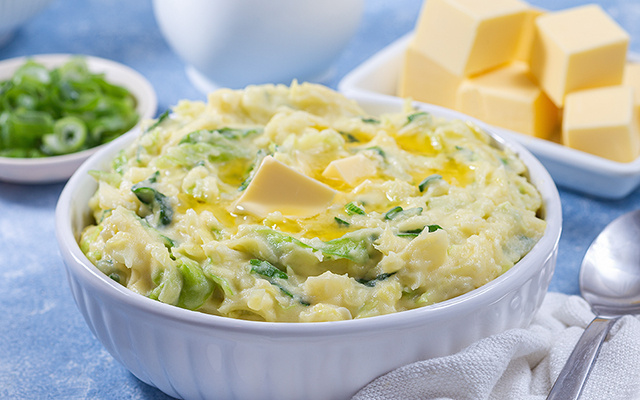 Tudo o que você realmente precisa para fazer um purê excepcional são quatro ingredientes: batatas, creme de leite, sal e muita...