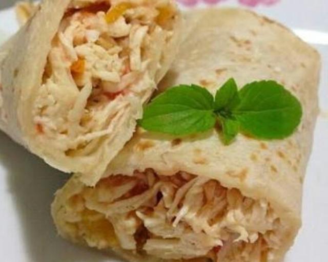 Facinha de fazer, a crepioca consiste na mistura entre a tapioca e o ovo (Créditos: Maanu Strottmann/TudoGostoso)