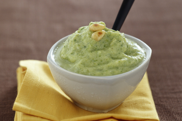 Receita de aperitivo: veja como fazer uma deliciosa mousse salgada de abobrinha com crocante de parmesão