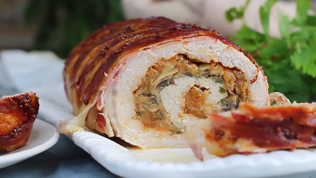 Surpreenda sua família com o melhor lombo de Natal recheado: já anota essa receita que vai brilhar na sua ceia